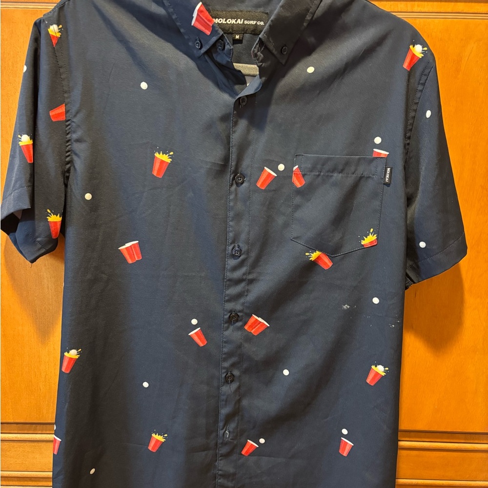 Molokai Surf Co. Button Down Shirt with Beer Pong Red Solo Cup Design. Size:M